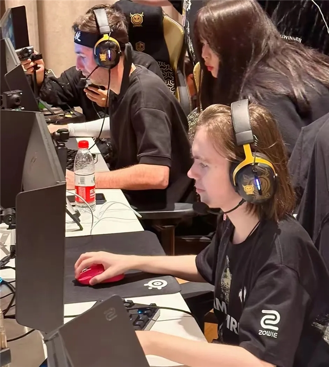 英雄联盟LPL神仙情侣分手，其实早有预兆