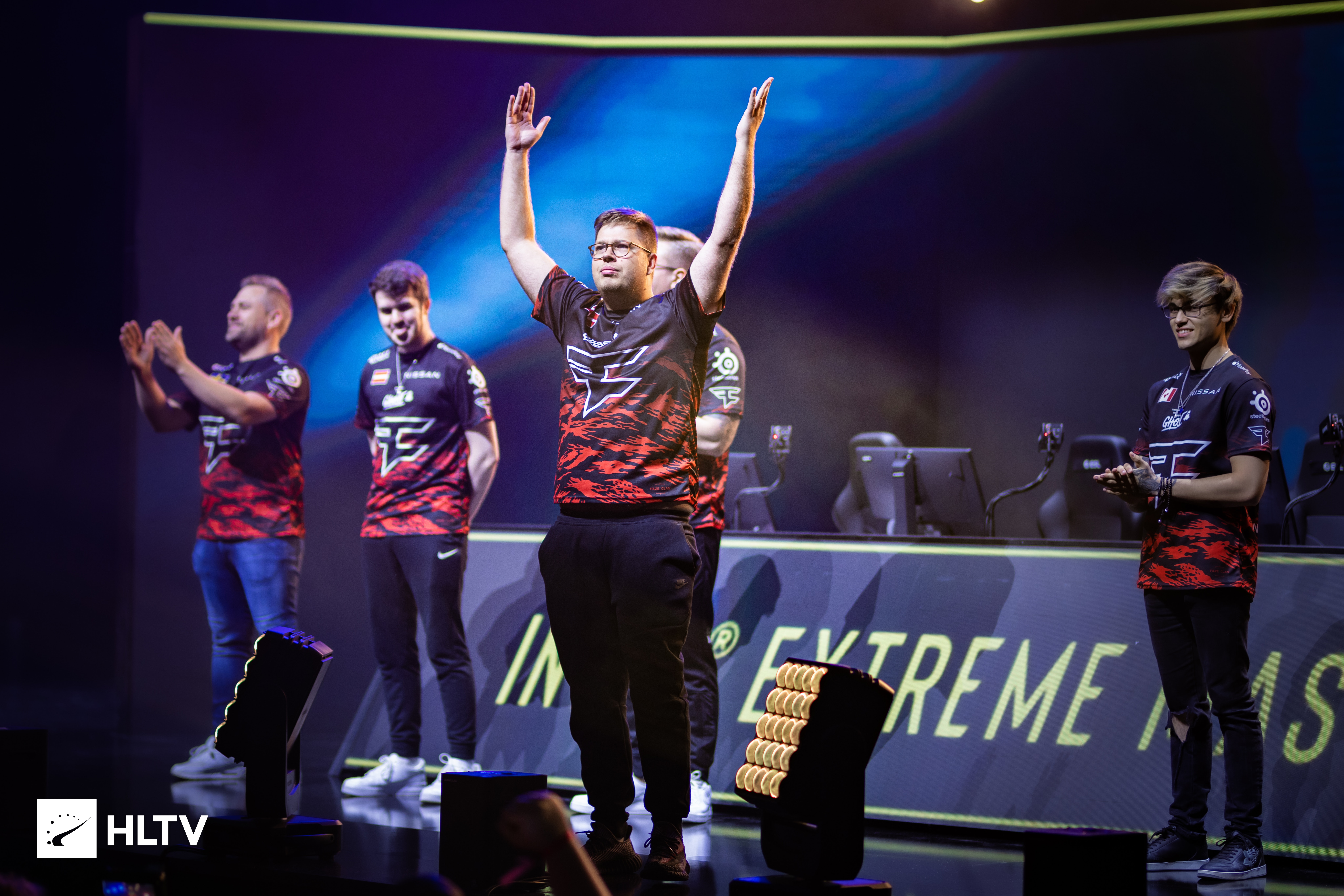 太慢了，热身！ Moseyuh 的攻击三杀短暂，GL击败 TyLoo 拿下地图1