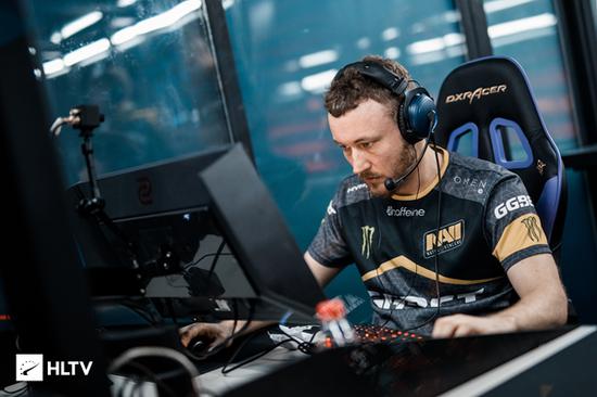 rookie ：第一把决策不太好；和老队友打的话正常交流